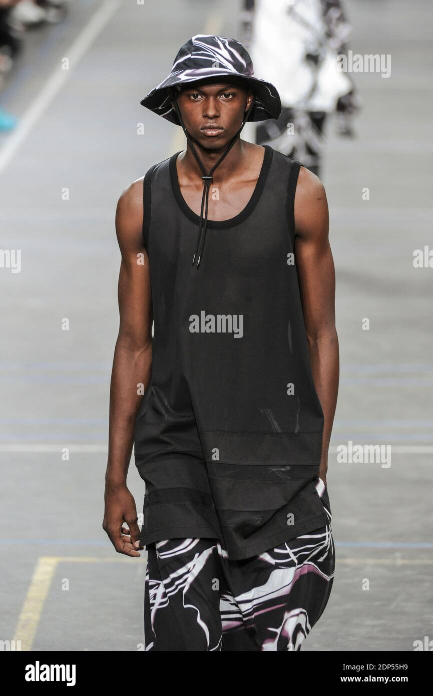 Yohji yamamoto y3 hi res stock photography and images Page 2 Alamy