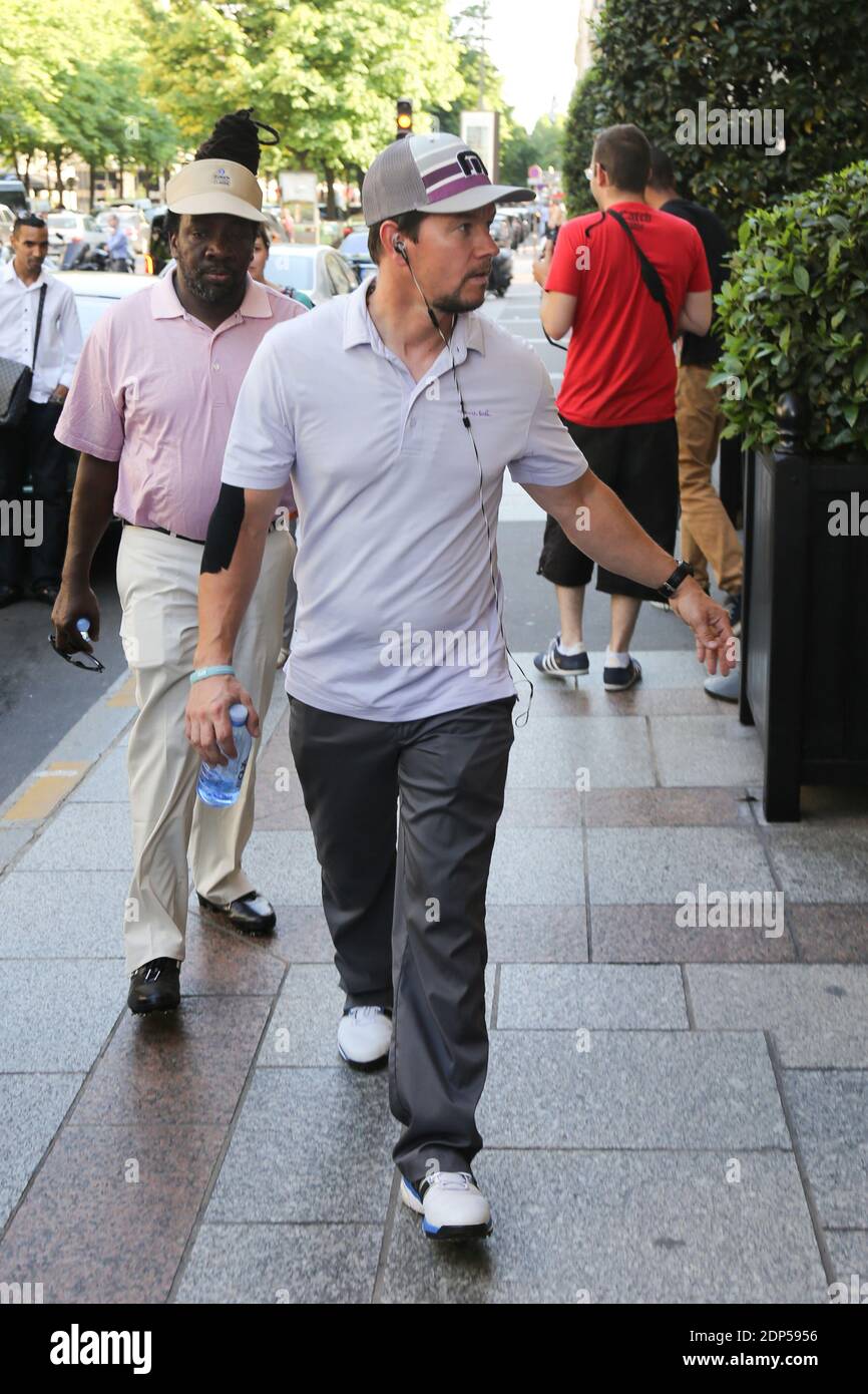 Mark Wahlberg Revient Du Golf Le Jour De Son Anniversaire A Paris Photo By Nasser Berzane Abacapress Com Stock Photo Alamy