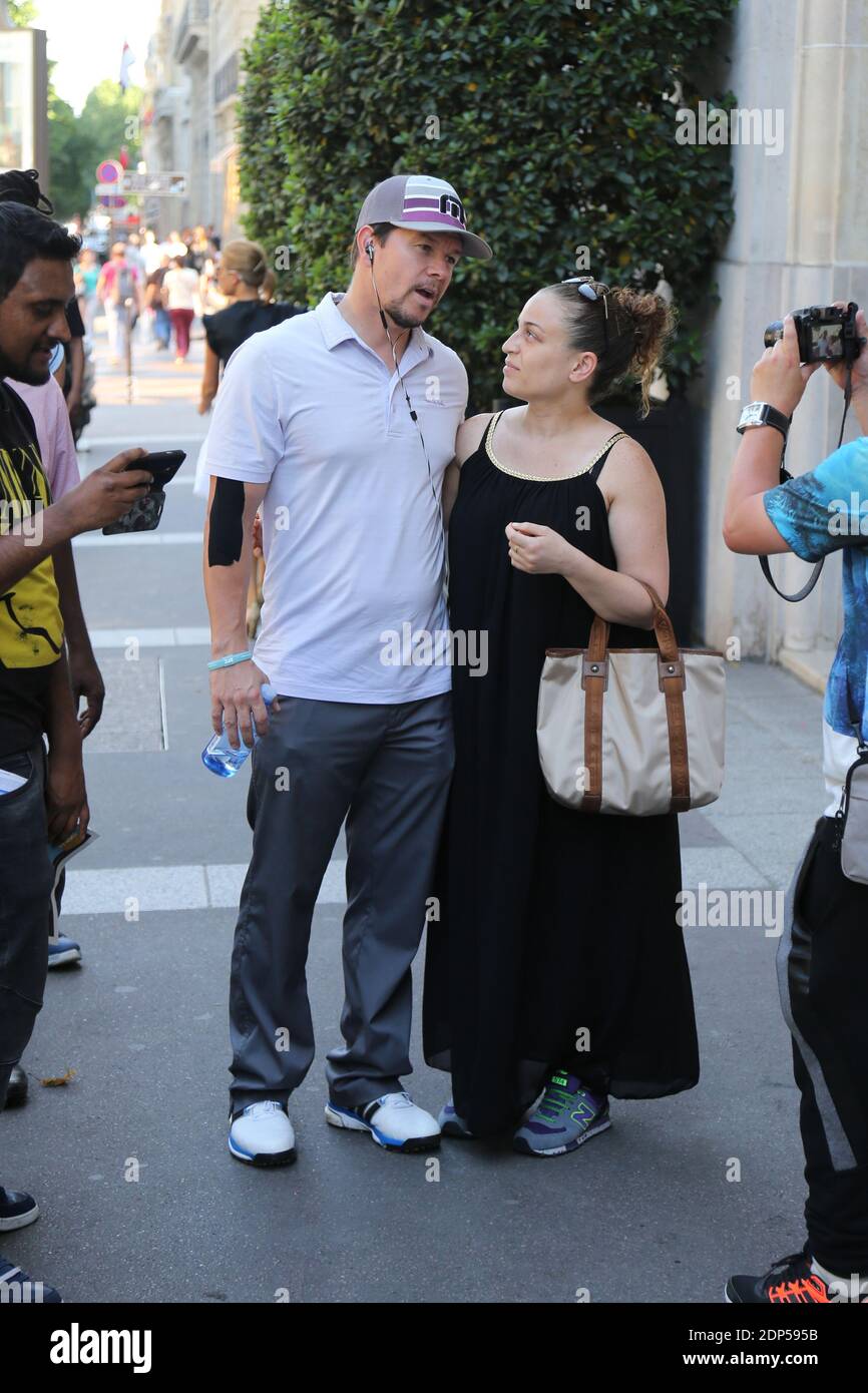 Mark Wahlberg Revient Du Golf Le Jour De Son Anniversaire A Paris Photo By Nasser Berzane Abacapress Com Stock Photo Alamy