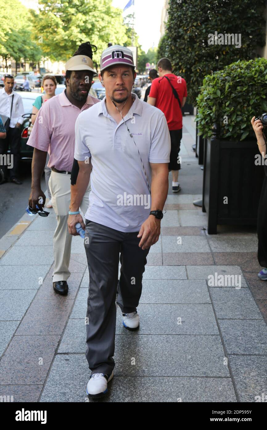 Mark Wahlberg Revient Du Golf Le Jour De Son Anniversaire A Paris Photo By Nasser Berzane Abacapress Com Stock Photo Alamy