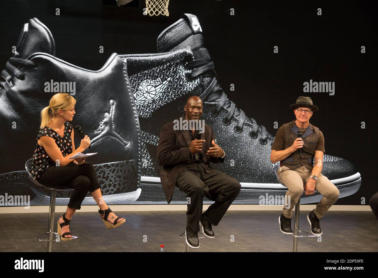 MICHAEL JORDAN, TINKER HATFIELD - VP CREATIVE CONCEPT NIKE AIR JORDAN -  MICHAEL JORDAN A PARIS POUR LES 30ANS DE LA AIR JORDAN - CONFERENCE DE  PRESSE AU PALAIS DE TOKYO. Photo