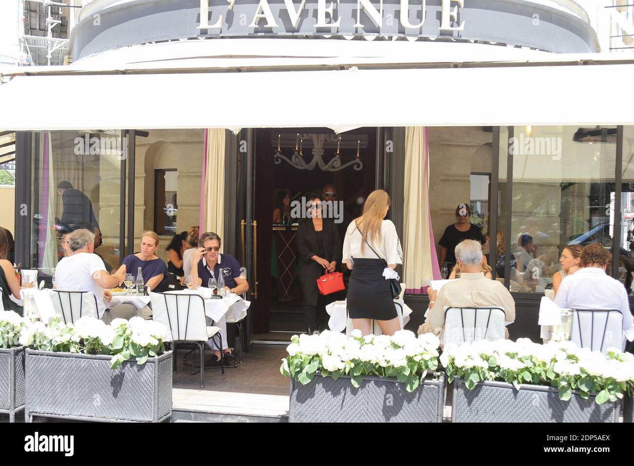 KRIS JENNER ET COREY GAMBLE SORTENT DU RESTAURANT 'L'AVENUE' Photo by Nasser Berzane/ABACAPRESS.COM Stock Photo