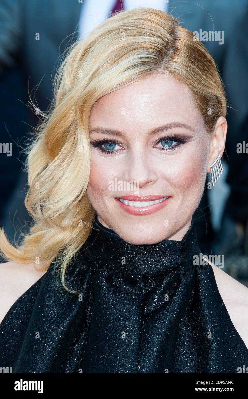Elizabeth banks pitch perfect 2 hi-res stock photography and images - Alamy
