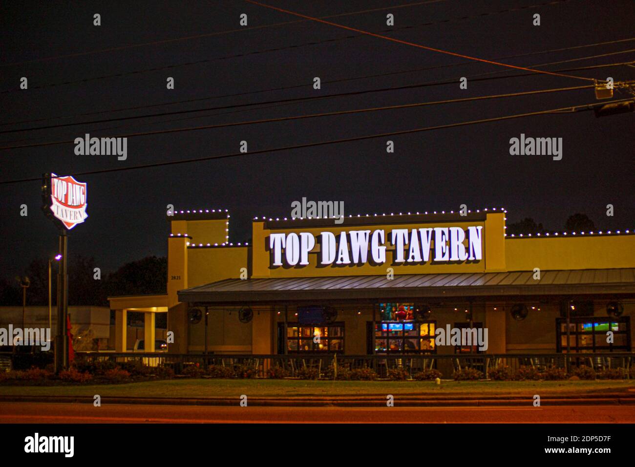 augusta-ga-usa-12-17-20-top-dawg-restaurant-pub-on-washington-road