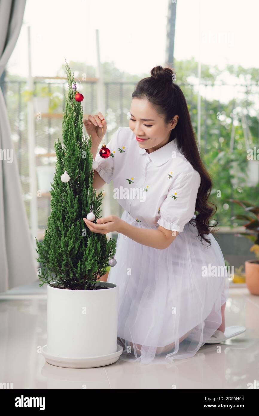 Chinese girl celebrating christmas hi-res stock photography and images ...