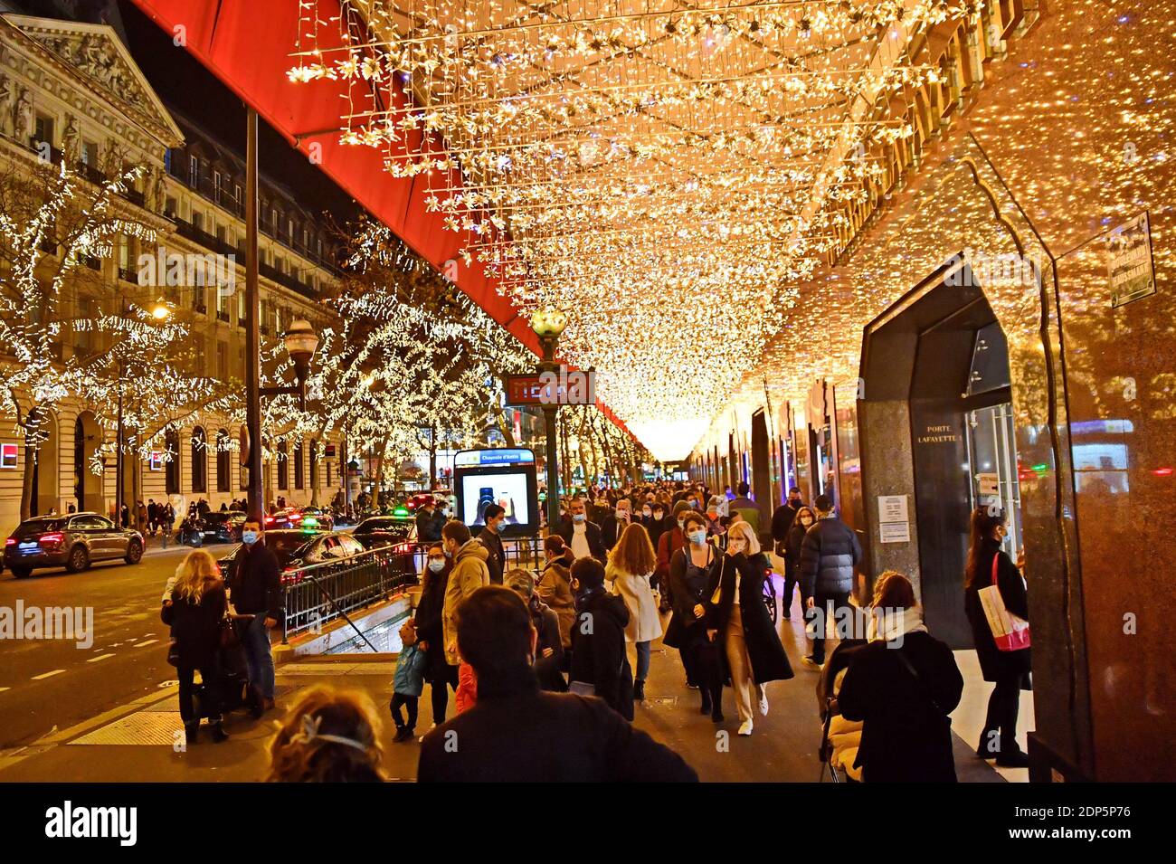 Noel a paris hi-res stock photography and images - Page 19 - Alamy