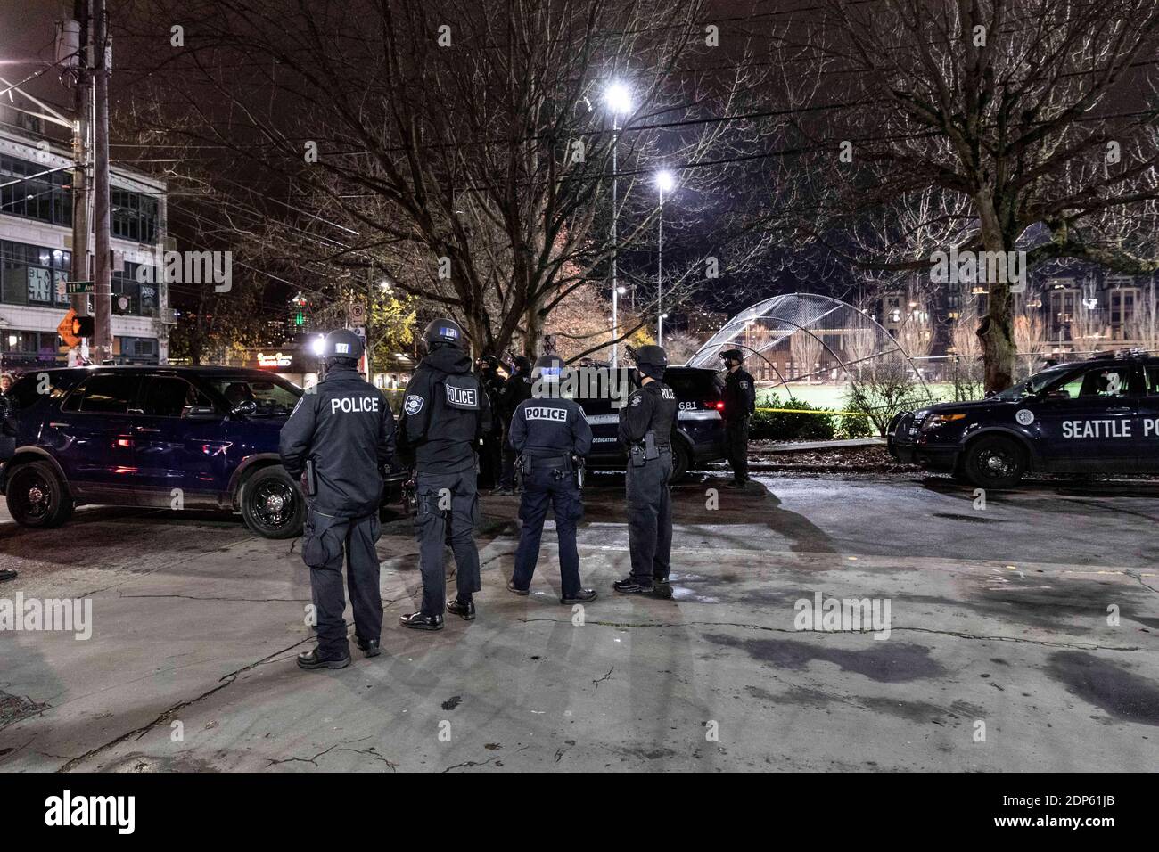Seattle/King County, Washington, USA. 18th Dec, 2020. The Seattle Police stand guard over night at Cal Anderson Park after the clean up earlier that day. The clean up of the park marks the end of the Capitol Hill Autonomous Zone first established on June 8th 2019 during the Black Livers Matter protest. The area has become an area of crime and violance. Credit: Tom Kirkendall/ZUMA Wire/Alamy Live News Stock Photo