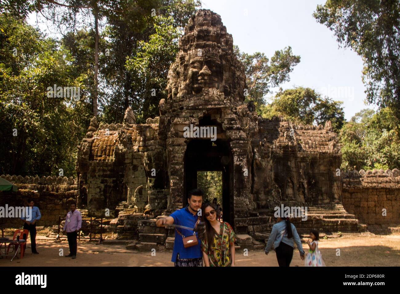 KHM - SOCIÉTÉ - TOURISME AUX TEMPLES DE ANGKOR Avant de devenir une attraction touristique, la cité d’Angkor fut la capitale de l’empire Khmer du IXèm Stock Photo