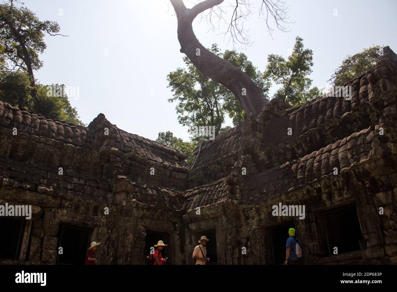 KHM - SOCIÉTÉ - TOURISME AUX TEMPLES DE ANGKOR Avant de devenir une attraction touristique, la cité d’Angkor fut la capitale de l’empire Khmer du IXèm Stock Photo