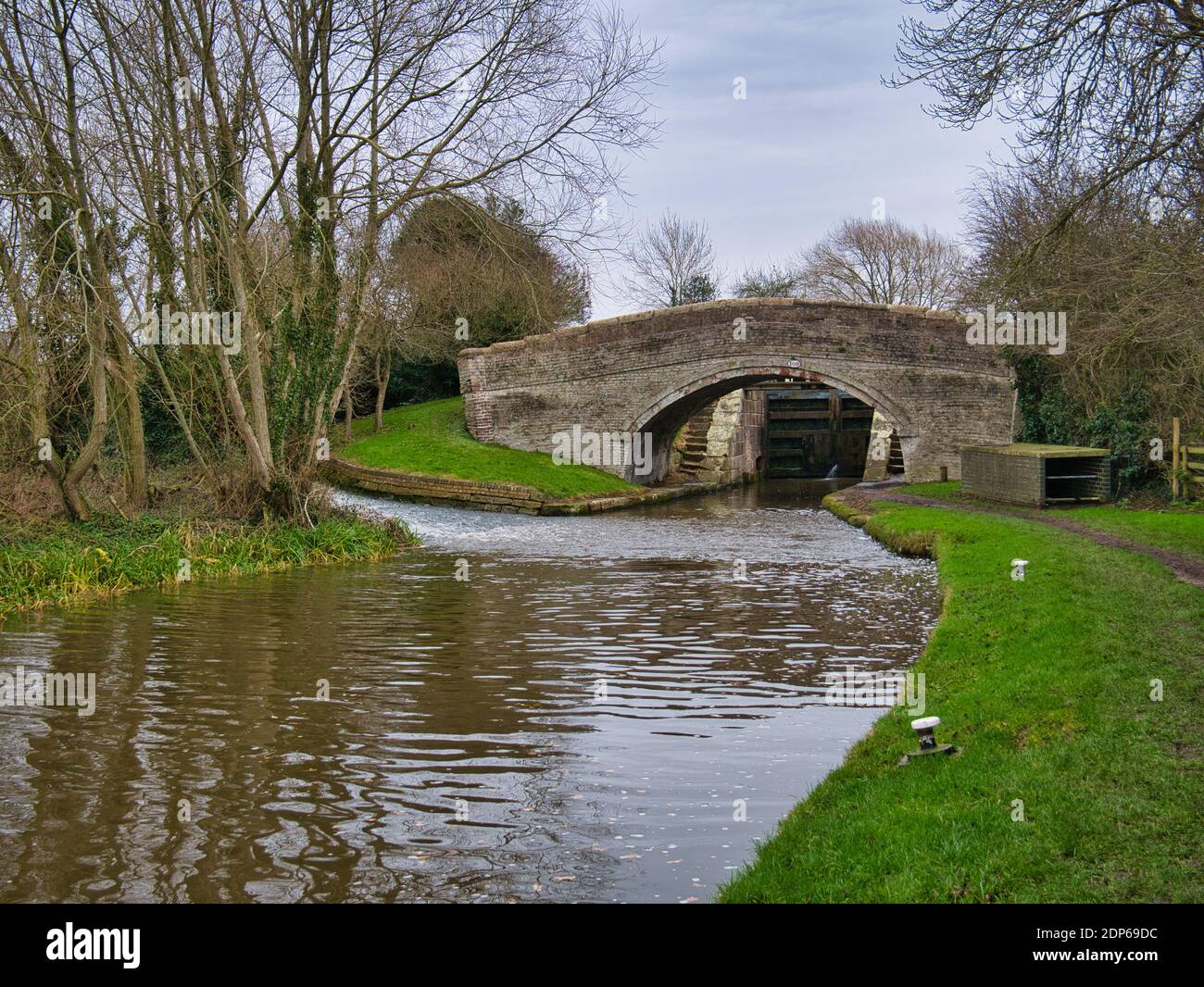 Bridge 108 and the lower gates of Wharton's Lock on the Shropshire Union Canal near Beeston in Cheshire, England, UK. Stock Photo
