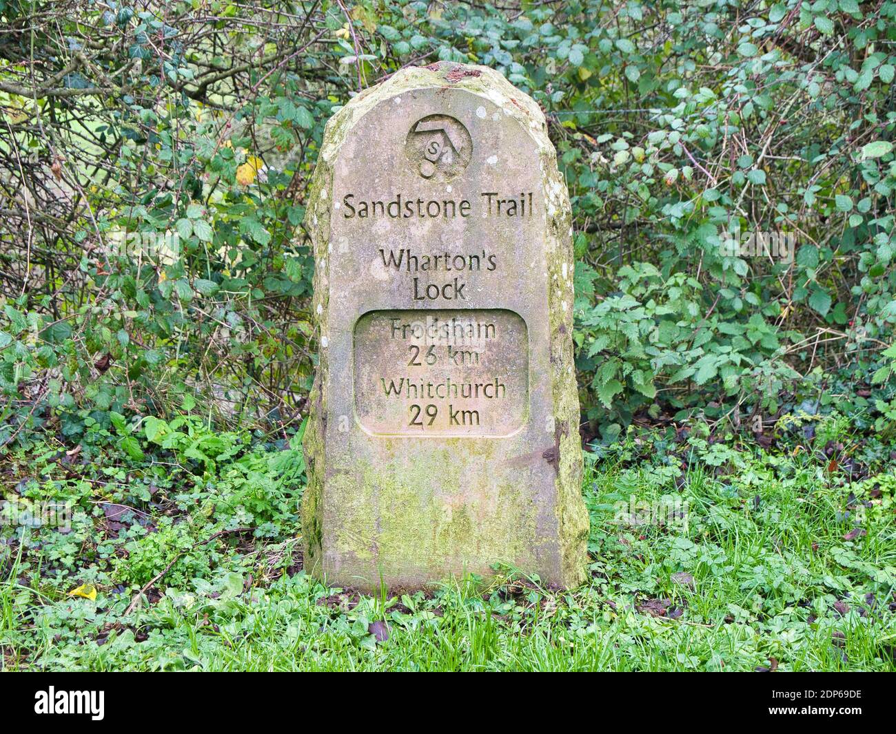 A stone marker at Wharton's Lock on the Shropshire Union Canal, approximately halfway between Frodsham and Whitchurch, the two ends of the Sandstone T Stock Photo