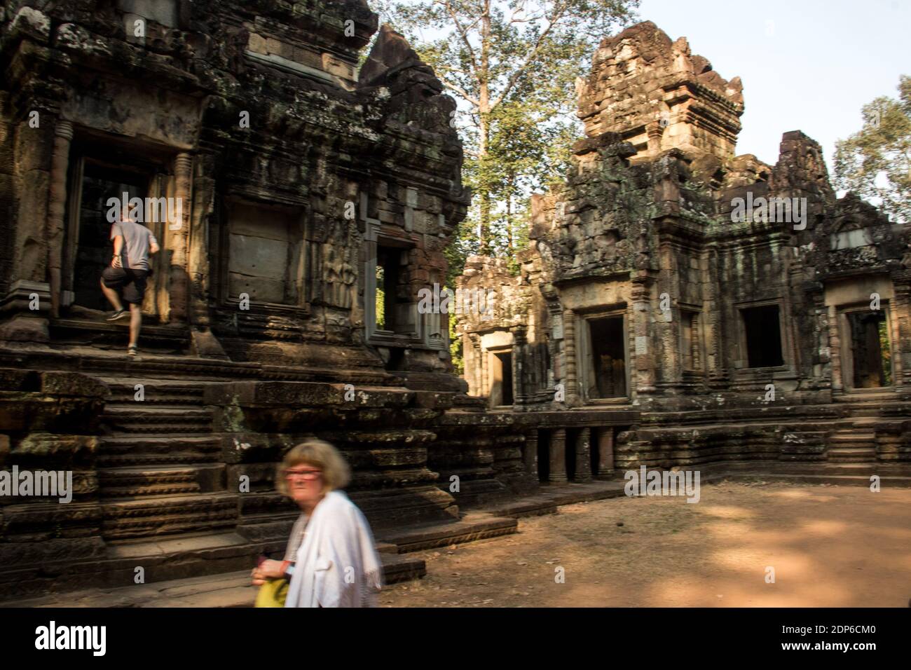 KHM - SOCIÉTÉ - TOURISME AUX TEMPLES DE ANGKOR Avant de devenir une attraction touristique, la cité d’Angkor fut la capitale de l’empire Khmer du IXèm Stock Photo