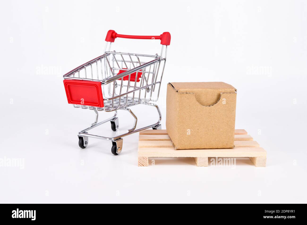 Download Box On Pallet High Resolution Stock Photography And Images Alamy