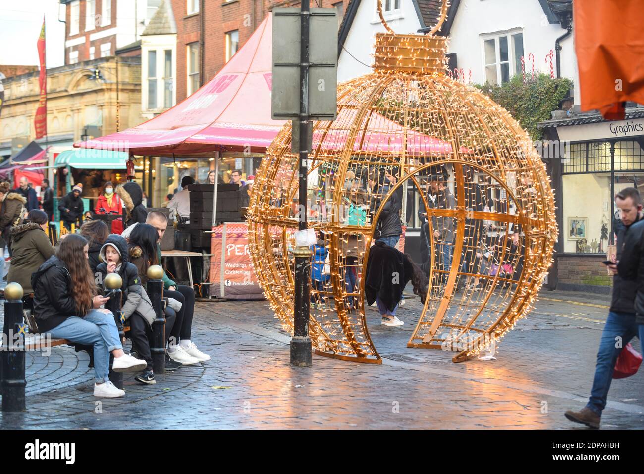 St. Albans, UK. 19th Dec, 2020. Busy city high street as christmas shoppers shop before tier 4 covid regulations start to protect against a new strain of coronavirus Credit: Tom Holt/Alamy Live News Stock Photo