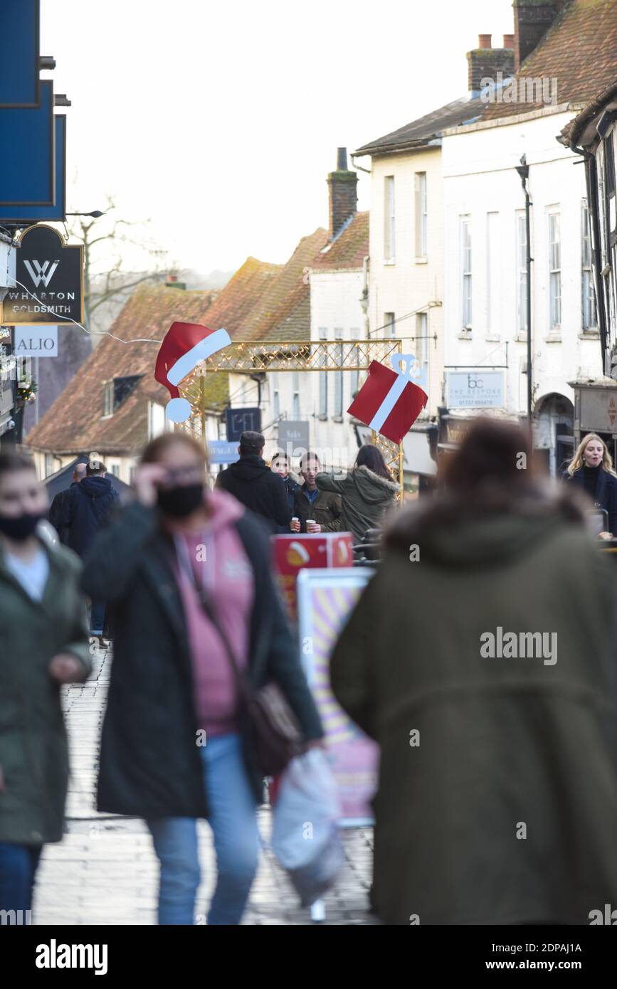 St. Albans, UK. 19th Dec, 2020. Busy city high street as christmas shoppers shop before tier 4 covid regulations start to protect against a new strain of coronavirus Credit: Tom Holt/Alamy Live News Stock Photo