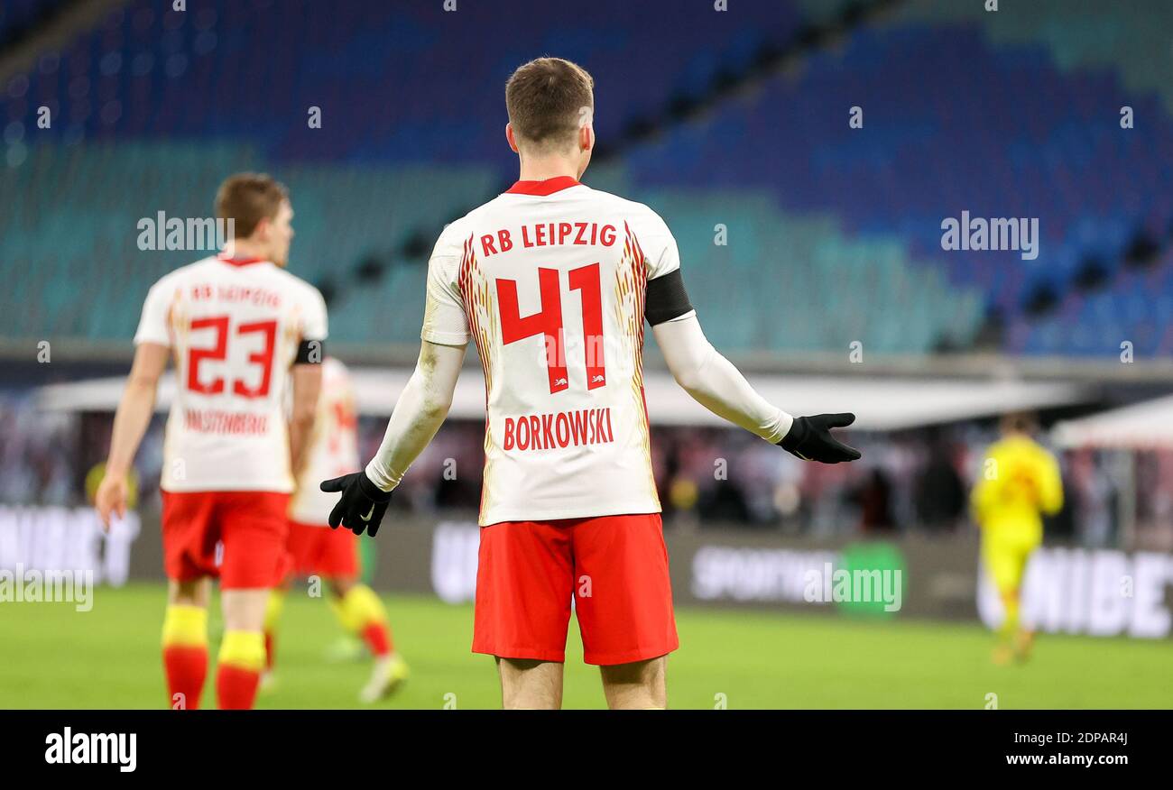 Dresden, Germany. 23rd July, 2022. Soccer: 3rd league, SG Dynamo Dresden - TSV  1860 Munich, Matchday 1, Rudolf Harbig Stadium. Dynamo's Kevin Ehlers  (l-r), Tim Knipping and Dennis Borkowski emotional. Credit: Robert