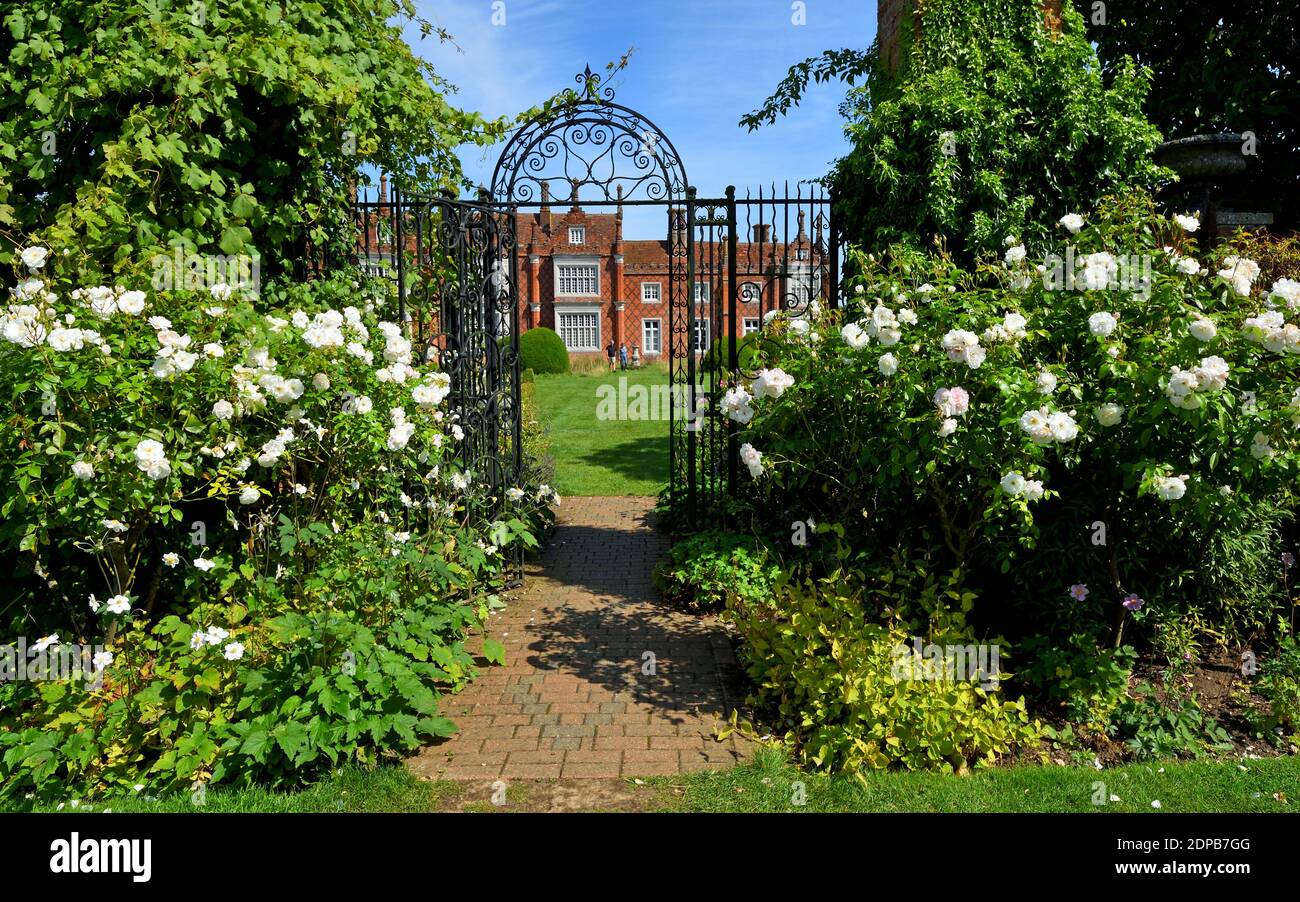 Tudor House And Garden High Resolution Stock Photography and Images Alamy