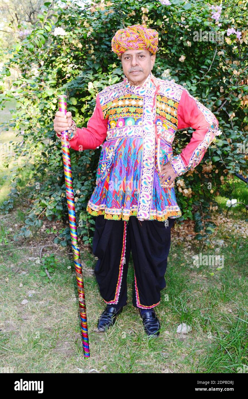 A Man Wearing Traditional Rajasthan Dress Stock Photo - Alamy