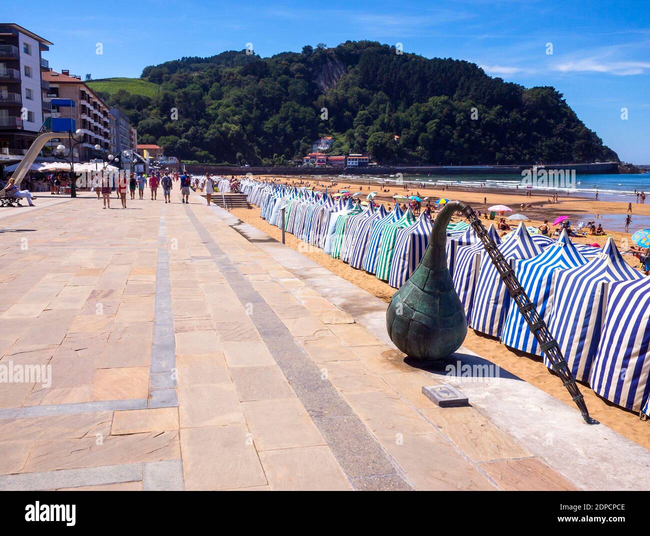 playa-de-zarautz-guip-zcoa-pa-s-vasco-espa-a-stock-photo-alamy