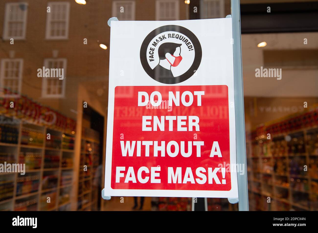 Windsor, Berkshire, UK. 2 November, 2020. A face mask required sign in the window at a new American Candy shop that has opened in Windsor. Shoppers were out in Windsor today buying Christmas presents and provisions before England goes back into a Covid-19 lockdown again from Thursday 5th November. Another 202 cases of Coronavirus were recorded in Berkshire in figures released yesterday. The Royal Borough of Windsor and Maidenhead now has 1,543 positive cases up 36 on the day before. Credit: Maureen McLean/Alamy Stock Photo