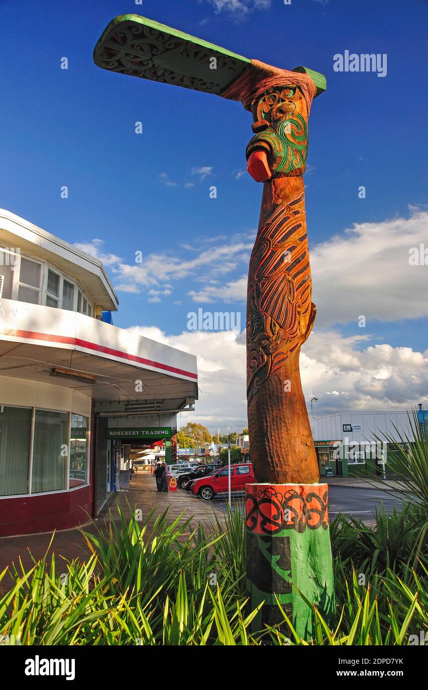 Maori carving, Bridge Street, Tokoroa, Waikato Region, North Island, New Zealand Stock Photo
