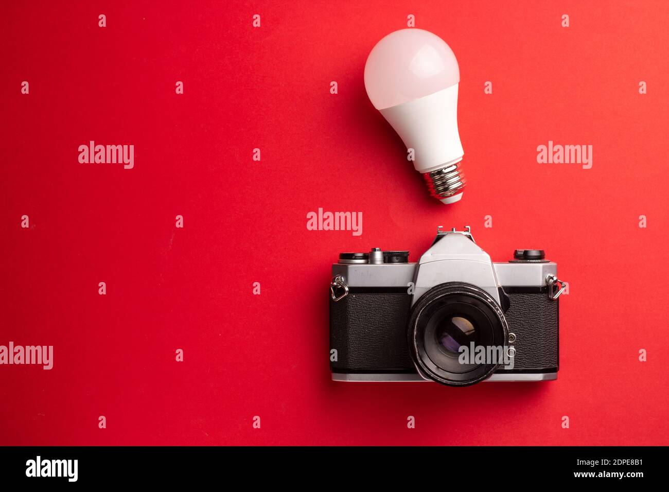Vintage camera flash bulb hi-res stock photography and images - Alamy