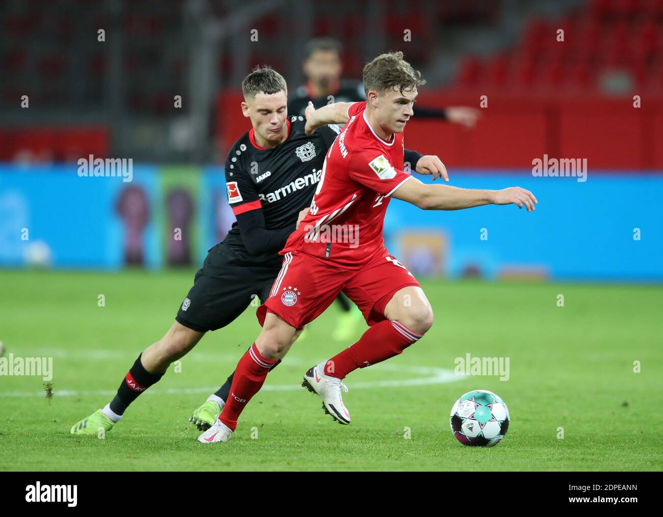Joshua Kimmich FC Bayern MŸnchen gegen Florian Wirtz of Bayer Leverkusen Leverkusen 19.12.2020 in BayArena Bayer Leverkusen vs FC Bayern Muenchen Munich Football Bundesliga Fussball 1. Bundesliga Saison 2020 / 2021 © diebilderwelt / Alamy Live News Stock Photo