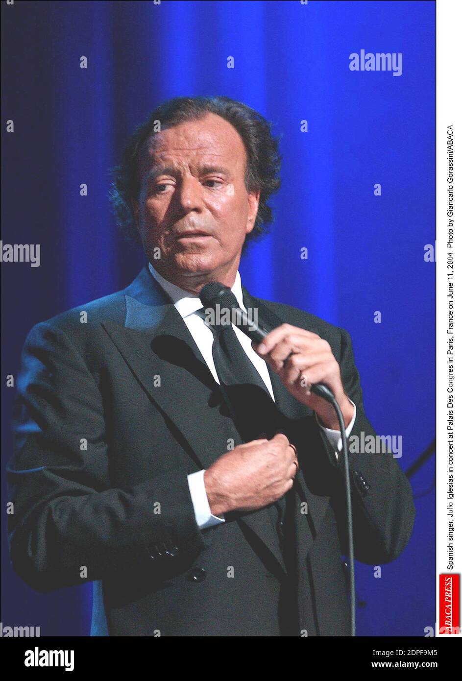 Spanish man files paternity suit against Julio Iglesias