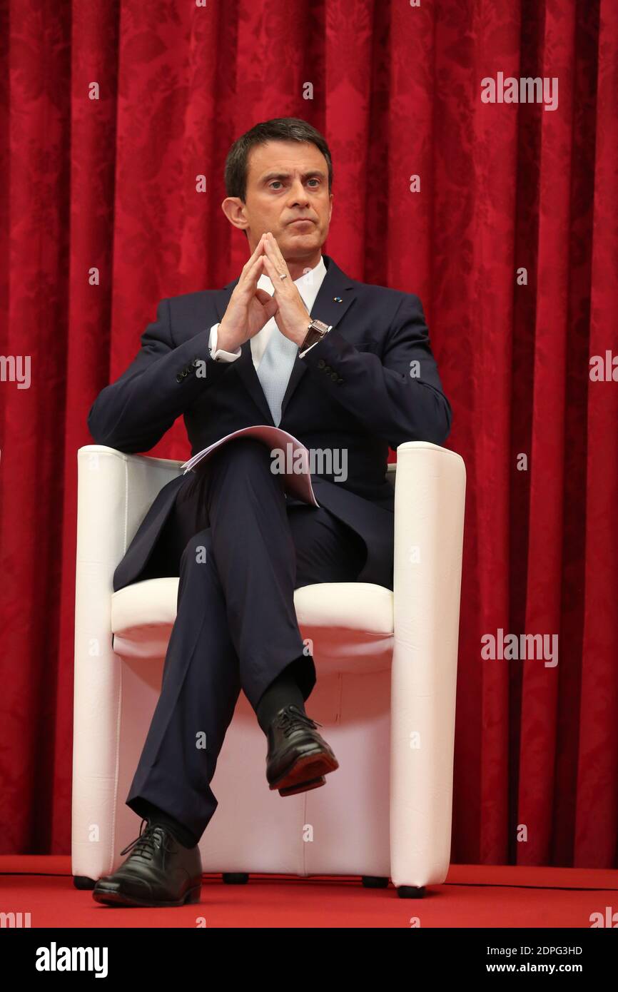 French Prime Minister Manuel Valls during a press conference following the weekly cabinet meeting to officially announce a 600-million-euro emergency plan to help livestock farmers who have been protesting for weeks over a squeeze on their profits by retailers and food processors, at the Elysee Palace in Paris, France on July 22, 2015. Photo by Hamilton/Pool/ABACAPRESS.COM Stock Photo