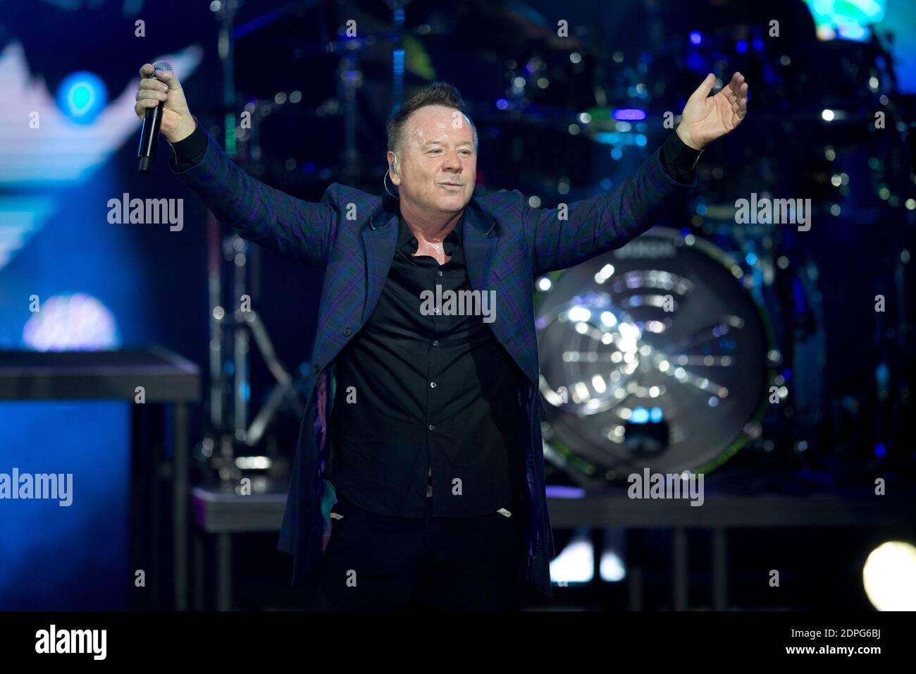 Scottish group Simple Minds, singer Jim Kerr performs at "Sporting