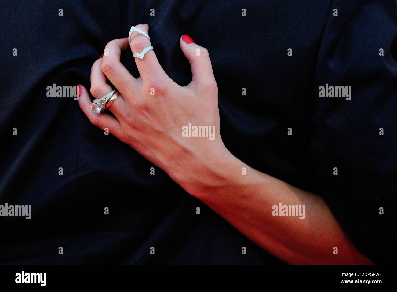 Ongles hi-res stock photography and images - Page 8 - Alamy