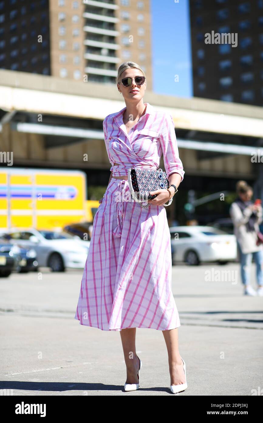 Street style, arriving at Tommy Hilfiger Spring Summer 2016 show held at  Pier 36, in New York, USA, on September 14th, 2015. Photo by Marie-Paola  Bertrand-Hillion/ABACAPRESS.COM Stock Photo - Alamy