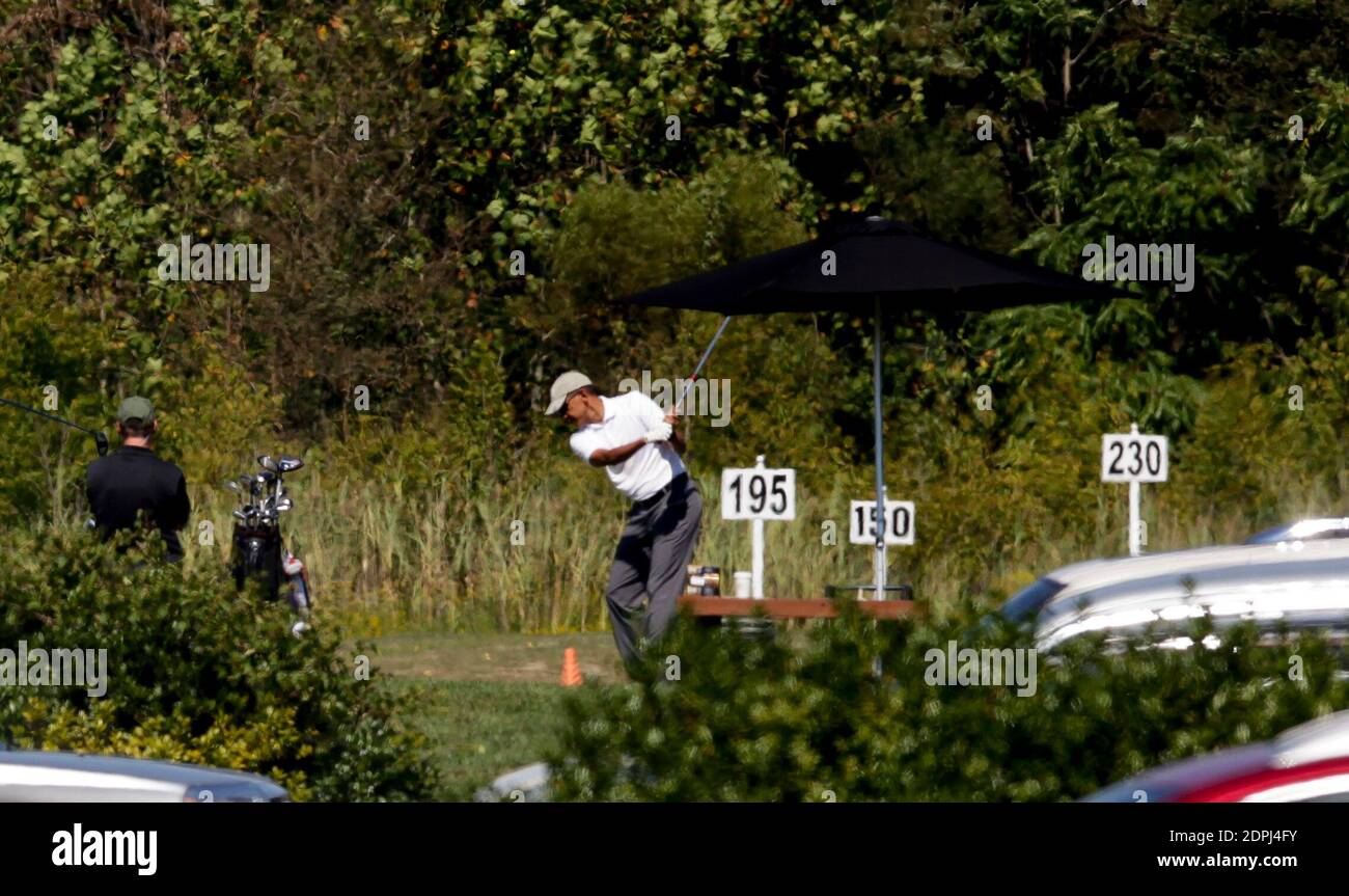 US President Barack Obama plays golf at Renditions Golf Club in Davidsonville, MD, USA., on September 19, 2015. Photo by Aude Guerrucci/Pool/ABACAPRESS.COM Stock Photo