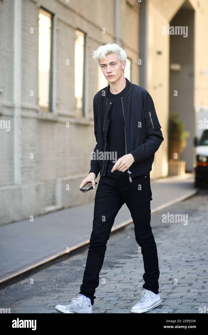groet dun Puur Street style, Model Lucky Blue Smith after Michael Kors Spring Summer 2016  show held at Spring