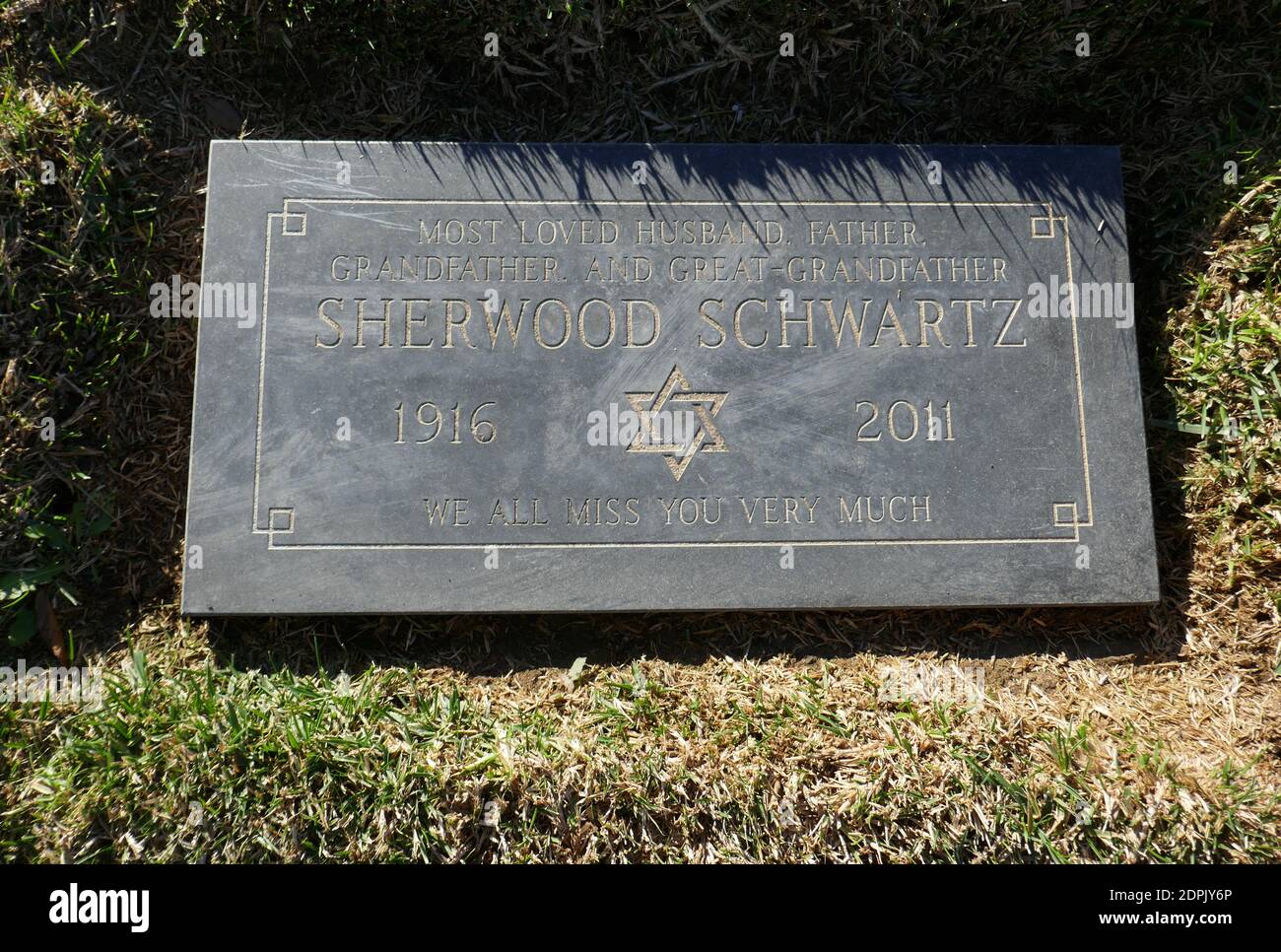 Culver City, California, USA 18th December 2020 A general view of atmosphere of producer Sherwood Schwartz's Grave in Valley of Remembrance section at Hillside Memorial Park on December 18, 2020 in Culver City, California, USA. Photo by Barry King/Alamy Stock Photo Stock Photo