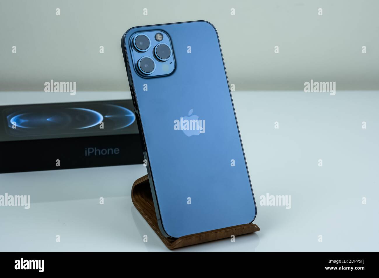 Iphone 12 Pro Max Pacific Blue Stock Photo Alamy