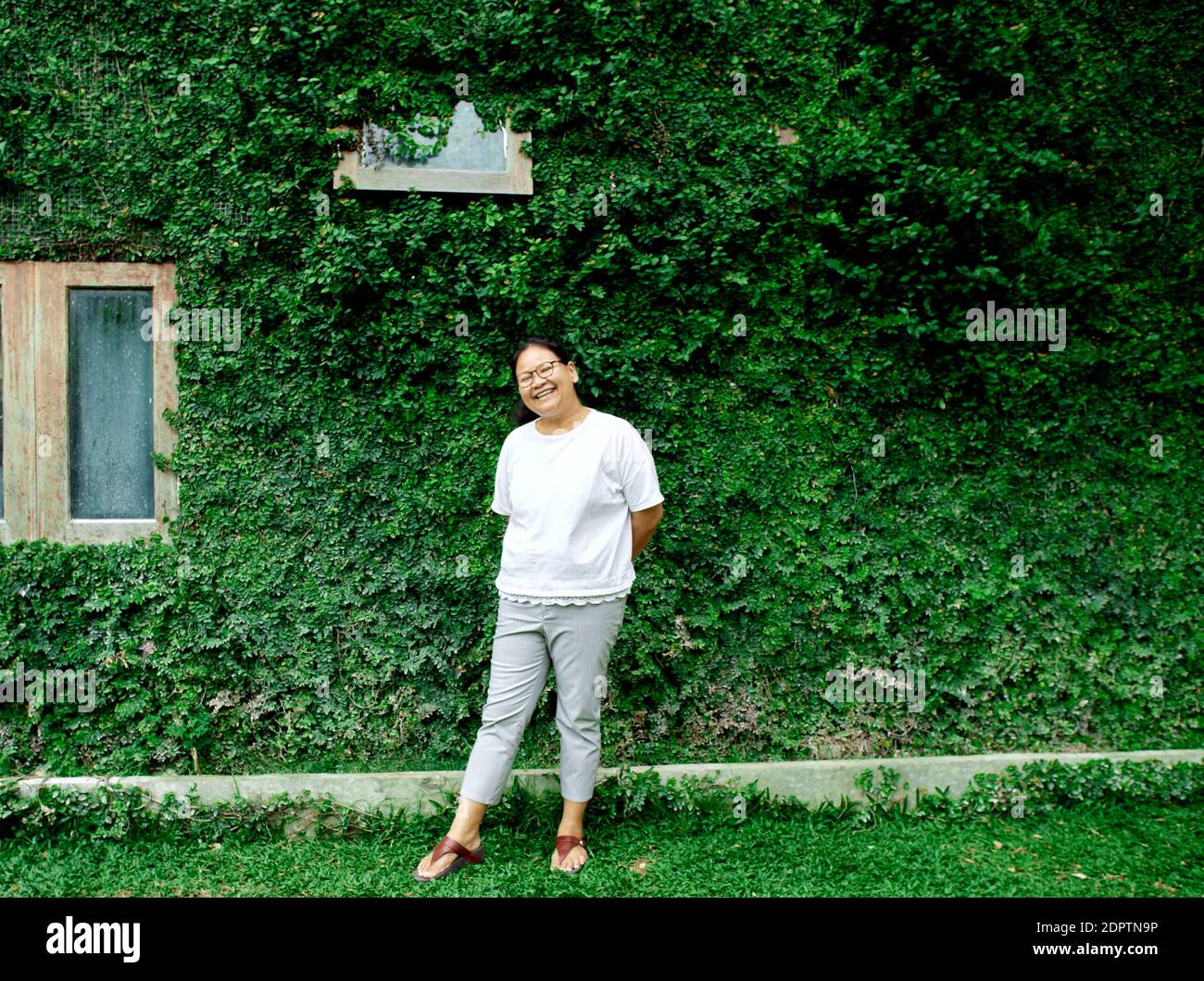 Indian man in shorts standing hi-res stock photography and images - Alamy