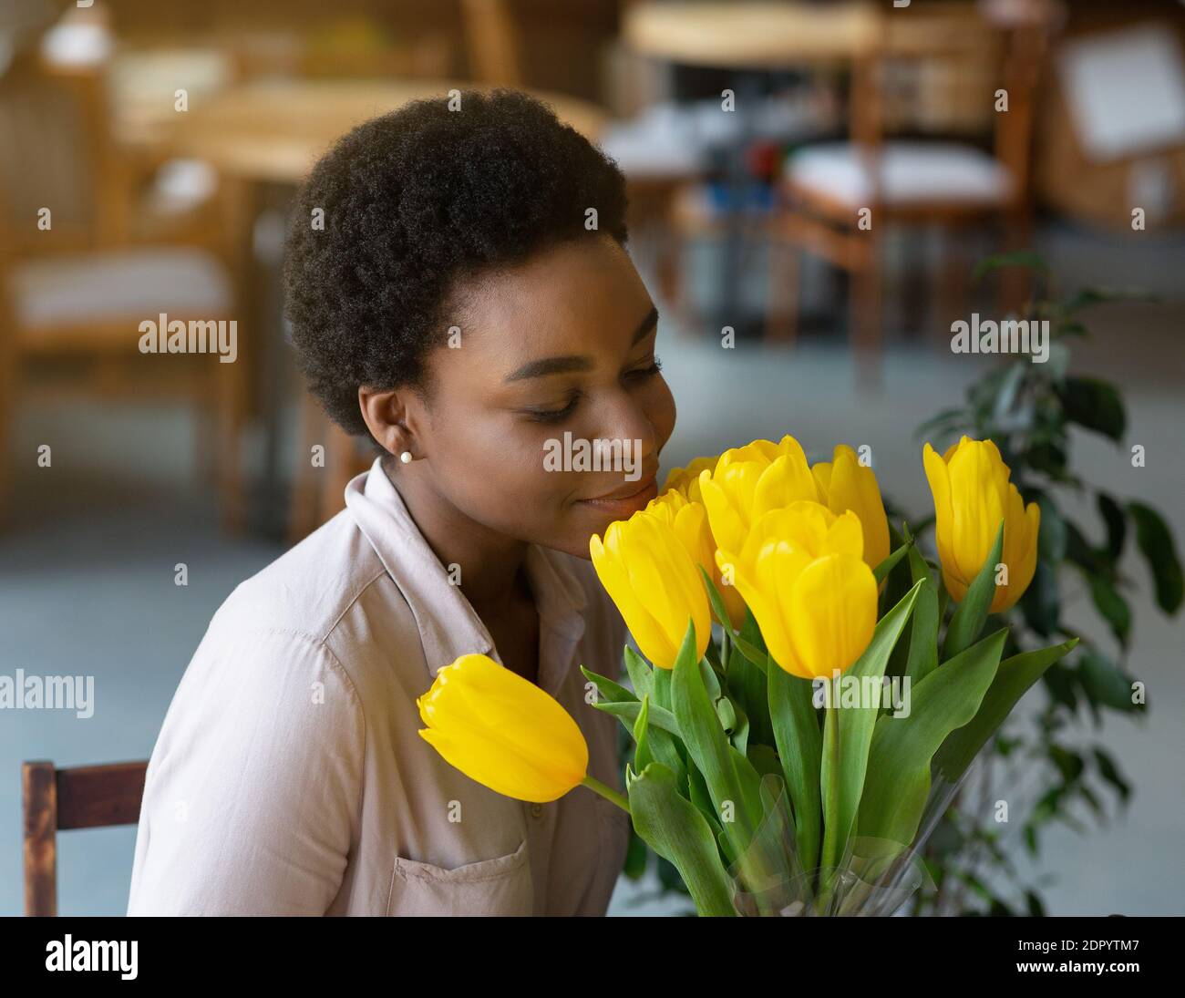 First date flowers hi-res stock photography and images - Page 2 - Alamy