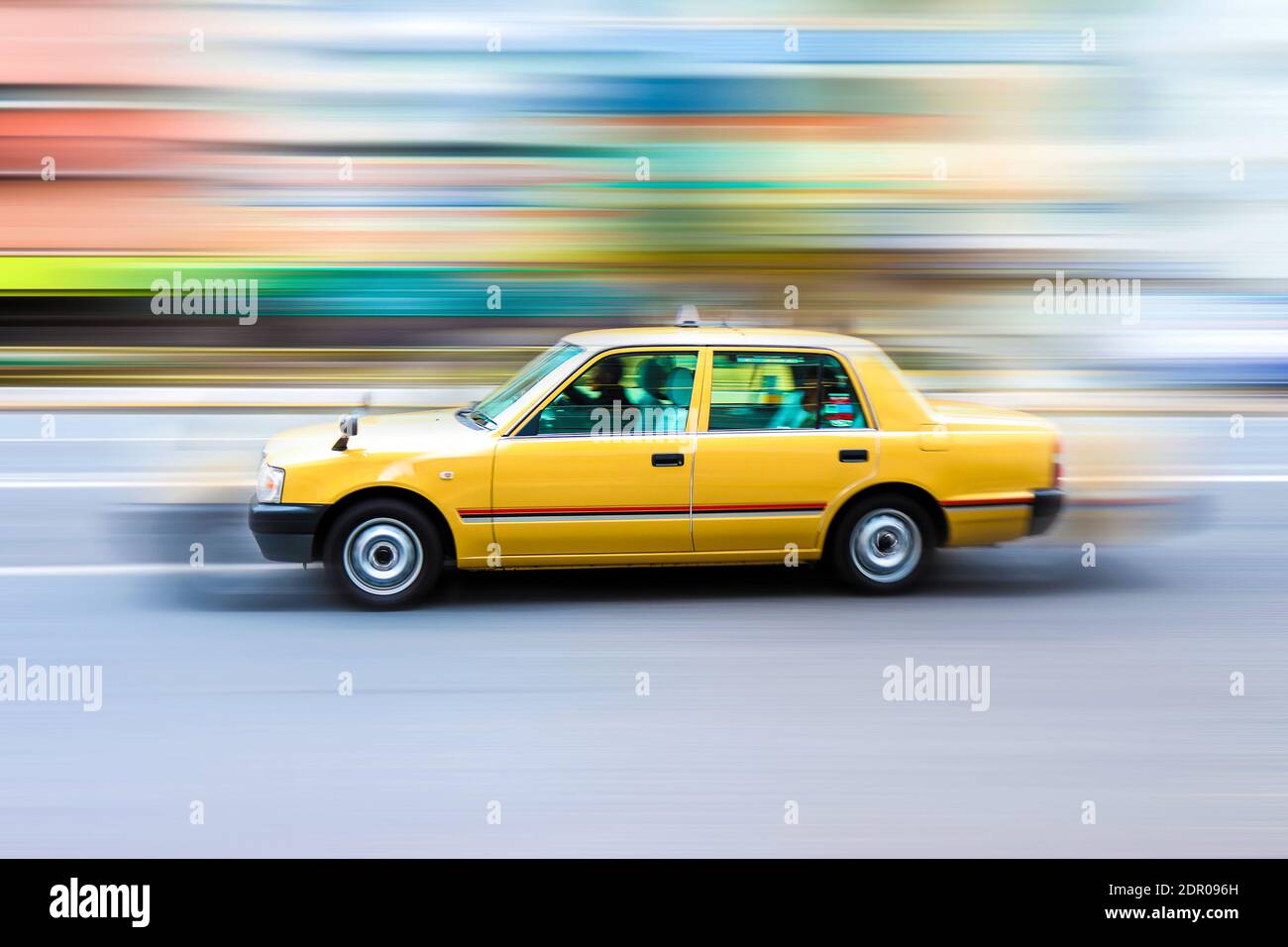 yellow-taxi-in-high-speed-motion-2DR096H