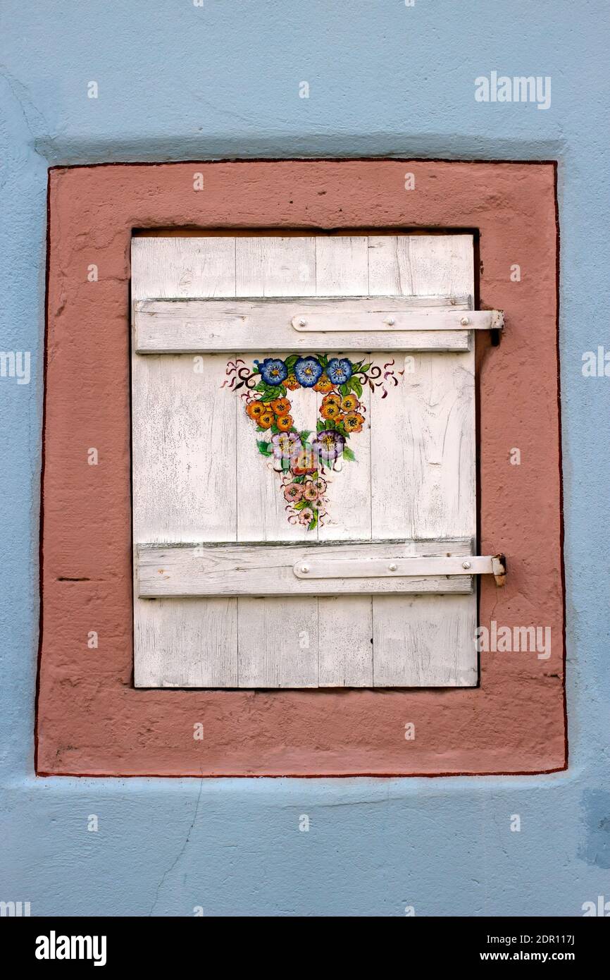 Altes Fenster in Weissenburg/Frankreich - Old window in Weissenburg/France Stock Photo
