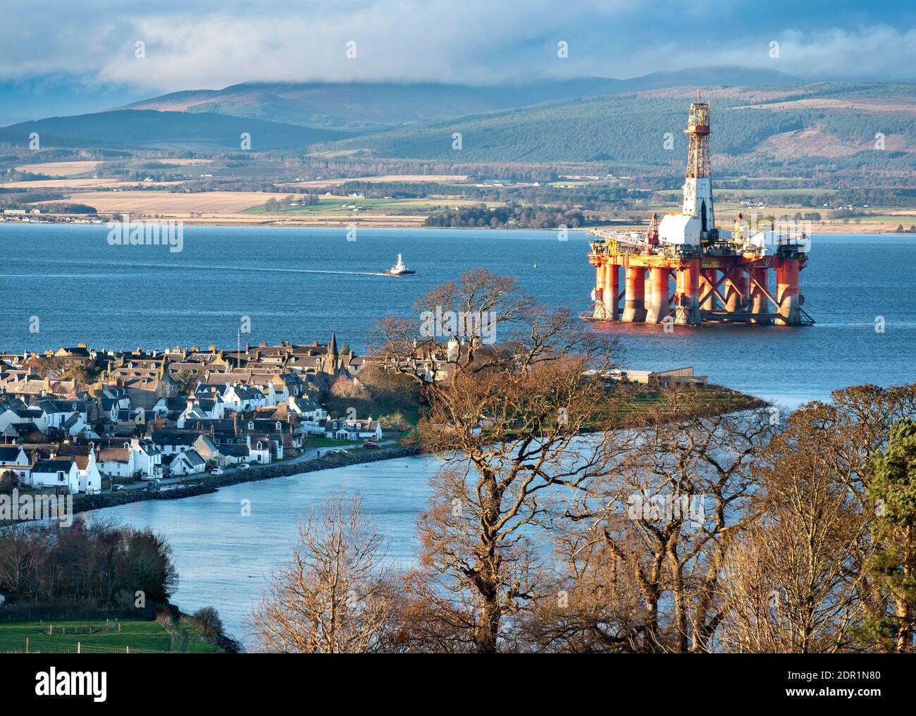 CROMARTY BLACK ISLE PENINSULAR SCOTLAND A VIEW OF VILLAGE THE HOUSES AND THE CROMARTY FIRTH Stock Photo