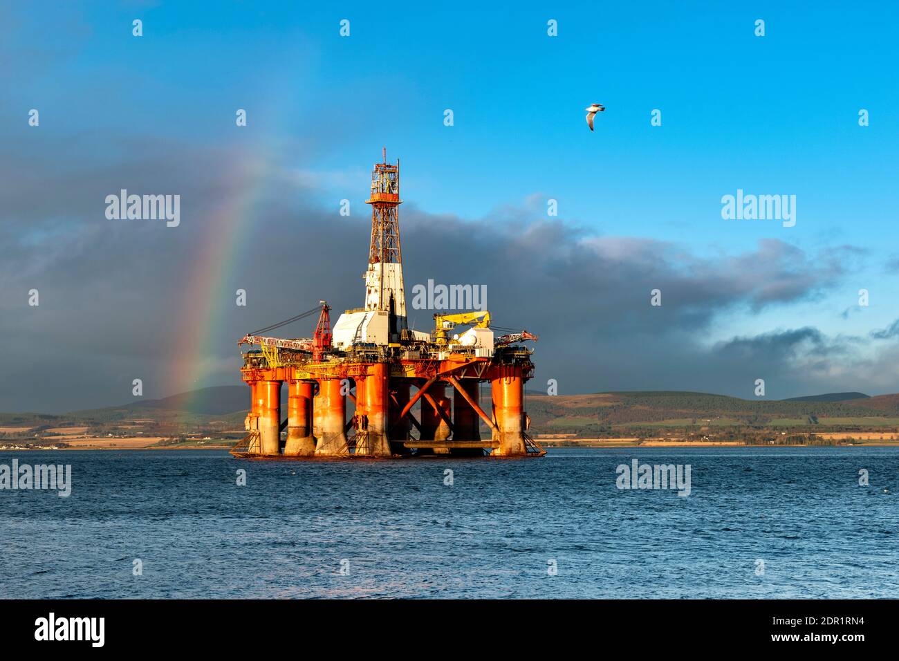 CROMARTY BLACK ISLE PENINSULAR SCOTLAND RAINBOW COLOURS AND OIL PLATFORM OR RIG IN THE CROMARTY FIRTH Stock Photo