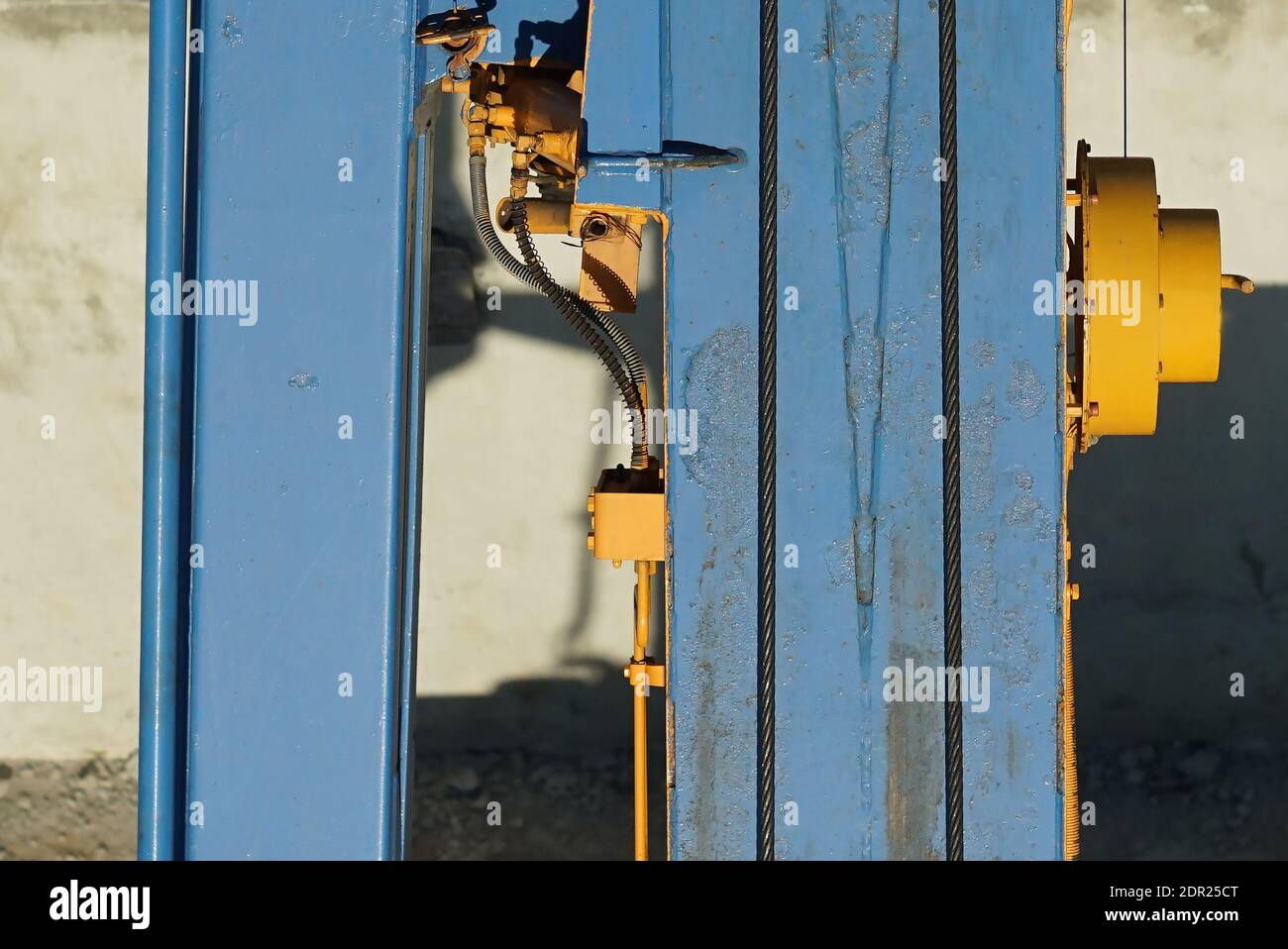 Hydraulic hand crane hires stock photography and images Alamy