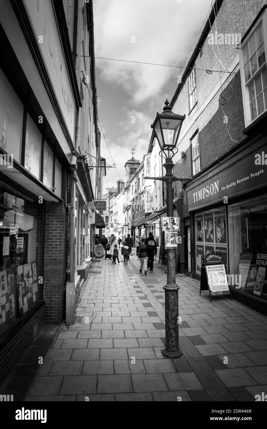 DEVIZES, WILTSHIRE, UK, August 25 2020. Alley leading away from the town square. Devizes, England, United Kingdom, August 25, 2020 Stock Photo