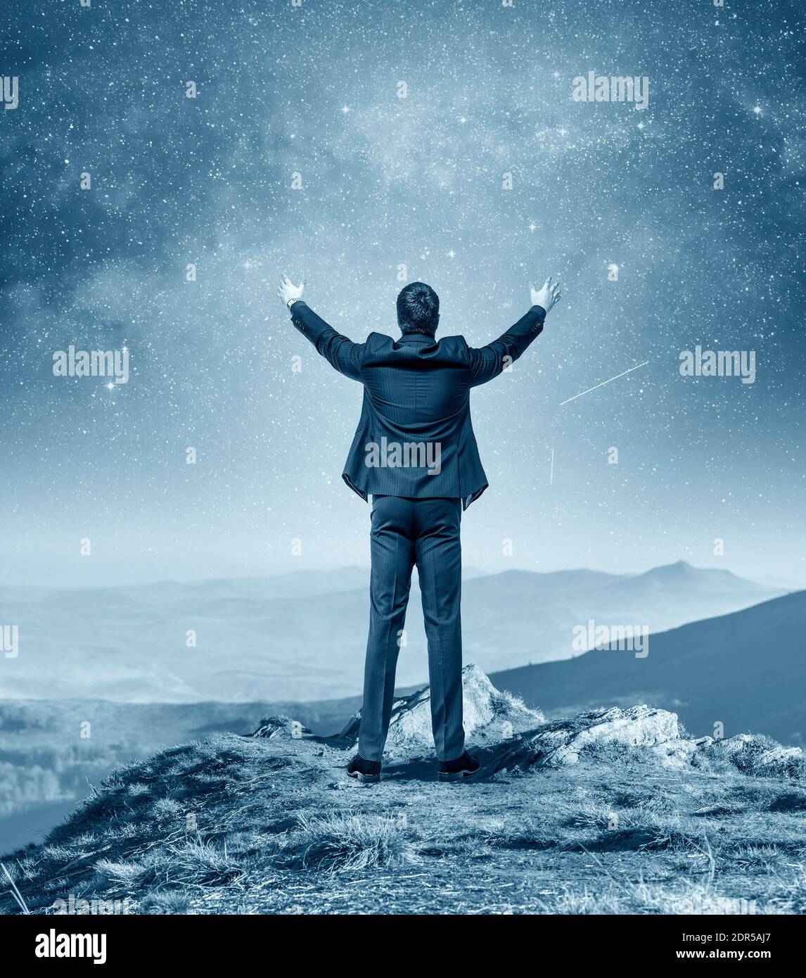 Businessman standing mountain top hi-res stock photography and images ...