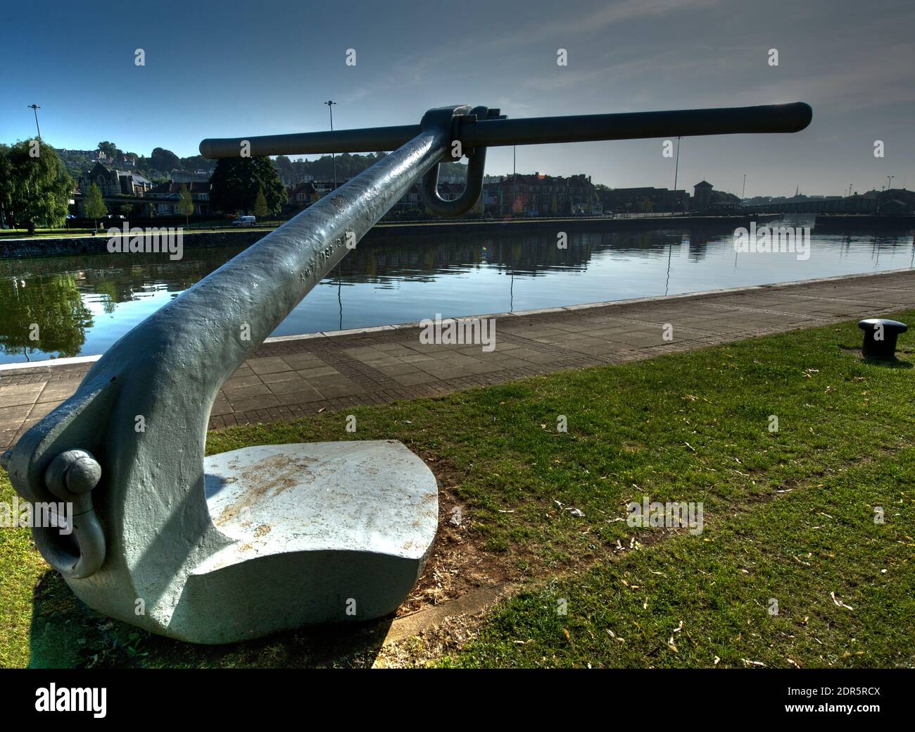 Large anchor in City Docks Stock Photo Alamy