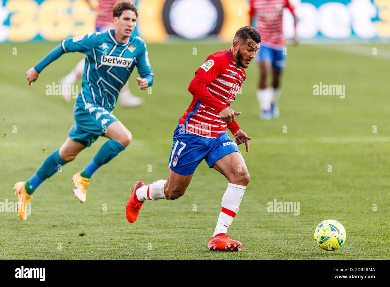 Granada, Spain. 20 Dec, 2020. Luis Suarez of Granada (R) runs with the ball during the La Liga match between Granada CF and Real Betis at Nuevo Estadio de Los C‡rmenes on December 20, 2020 in Granada, Spain.Photo by Eurasia Sport Images / Alamy Stock Photo