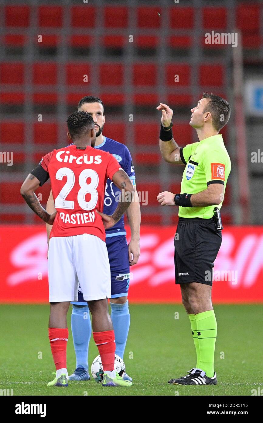 Standard's Samuel Bastien, Mouscron's Matias Silvestre and referee Nicolas Laforge pictured before the start of a soccer match between Standard de Lie Stock Photo