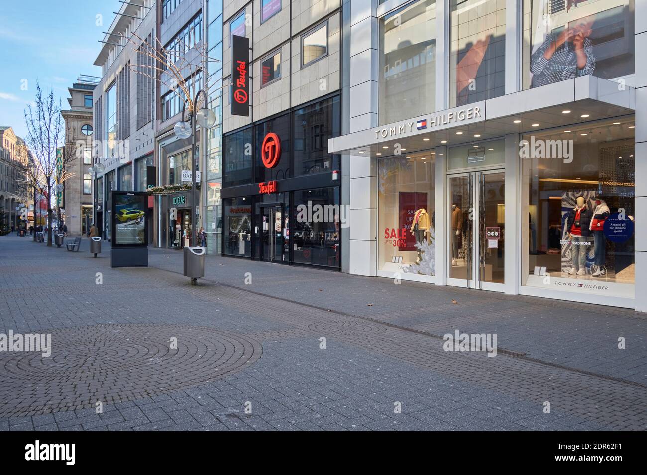 Cologne's Schildergasse, deserted by the lockdown, on a Friday. Normally there is extreme shopping traffic here in the run-up to Christmas. Stock Photo