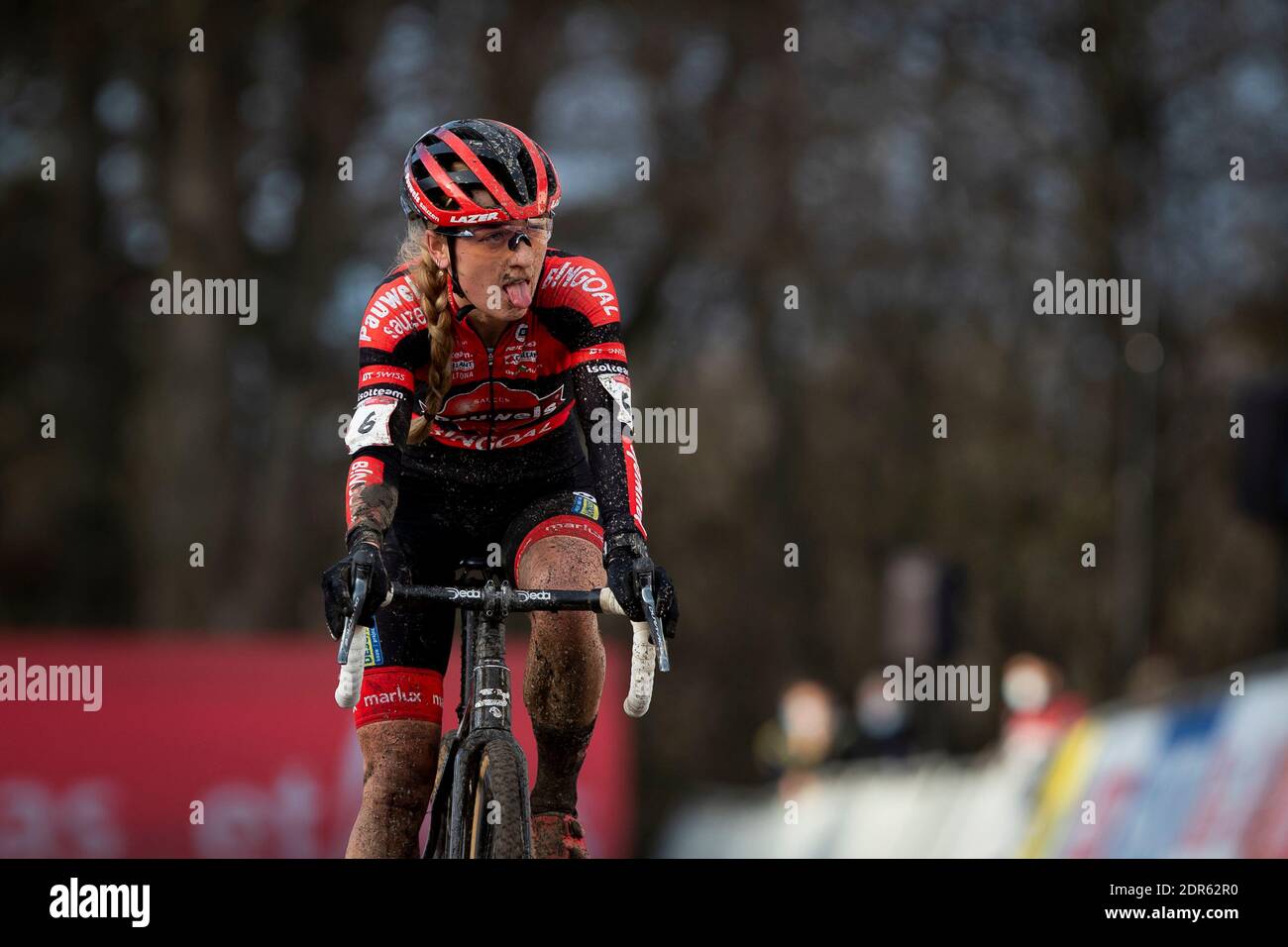 Dutch Denise Betsema crosses the finish 